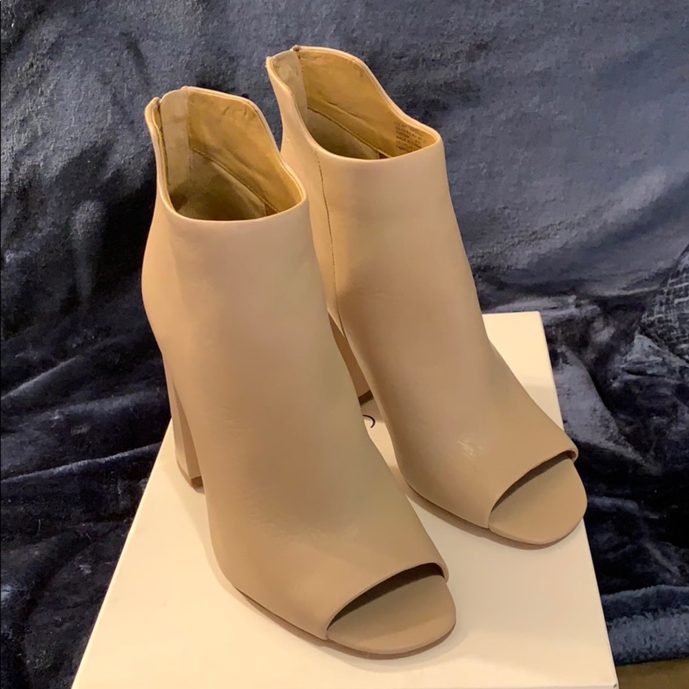 *NEW* Calvin Klein Lulah Cervo Heels - never worn